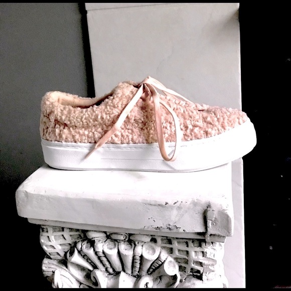 ZARA blush shearling sneakers. Sz.8. - Picture 3 of 5